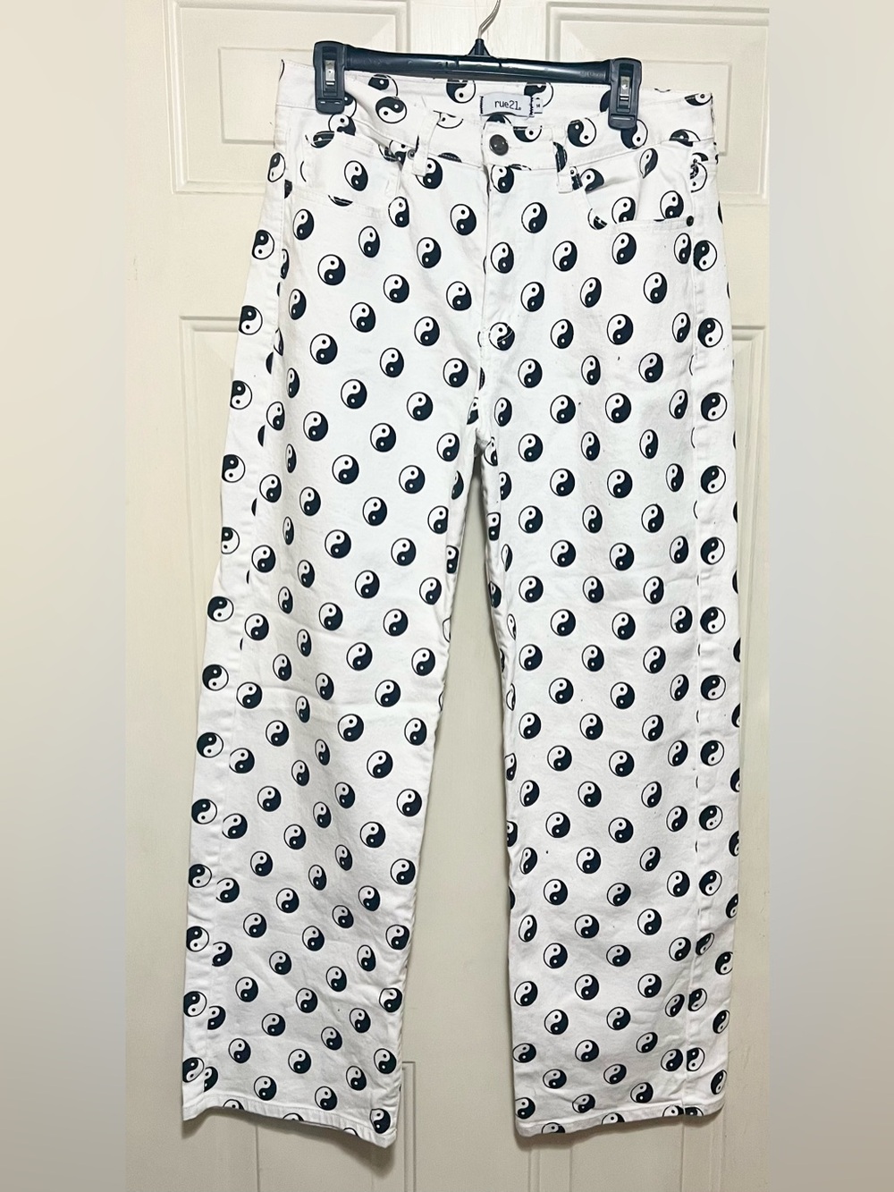 Rue21 Yin Yang Print Jeans Women’s Size 14 White Black Graphic Denim